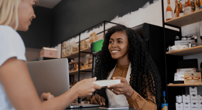Imagen de personas firmando documentos