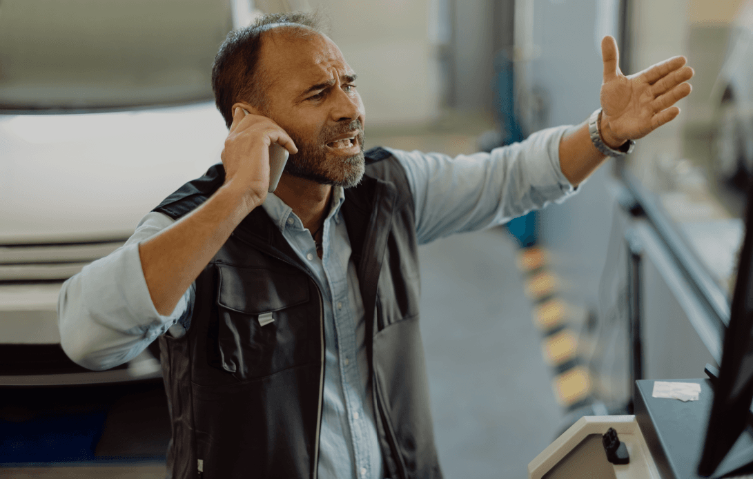 Imagen de persona hablando por teléfono